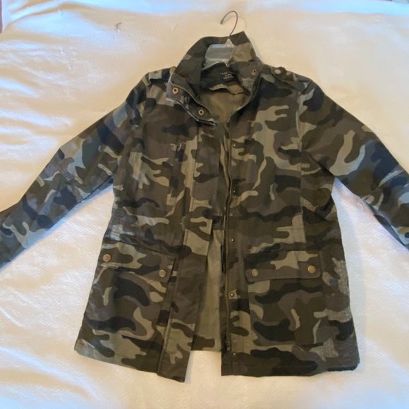 Love Tree Jackets & Blazers - NWOT Love Tree XL Camo Utility Jacket